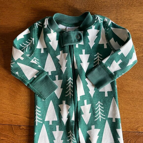 Hanna Andersson festive trees pajamas 60 - Picture 2 of 12